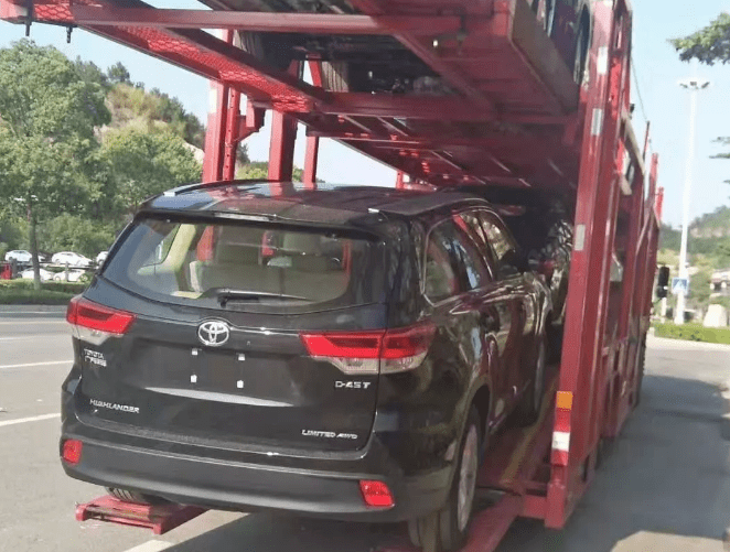 從江蘇到上海進(jìn)行私家車托運(yùn)需要多少錢？-鑫邦運(yùn)車