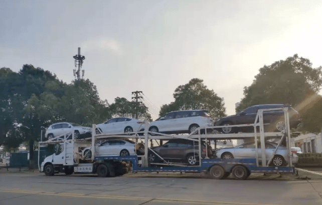 轎車托運(yùn)物流過程如何保證汽車的安全穩(wěn)定?-鑫邦運(yùn)車